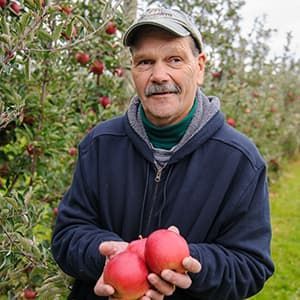 Apple farmer helping hungry families | Feeding America